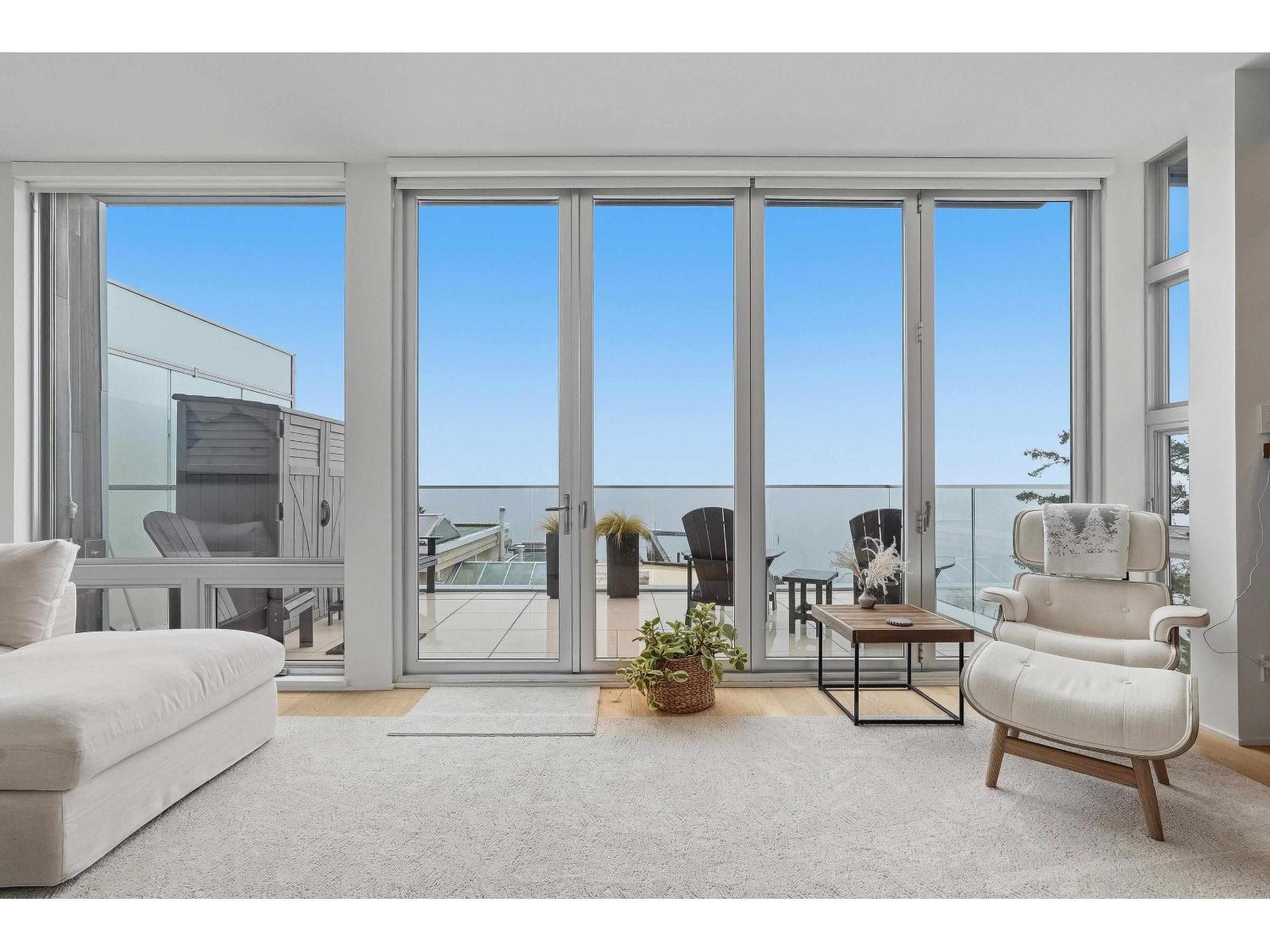 15046 BUENA VISTA AVENUE, White Rock