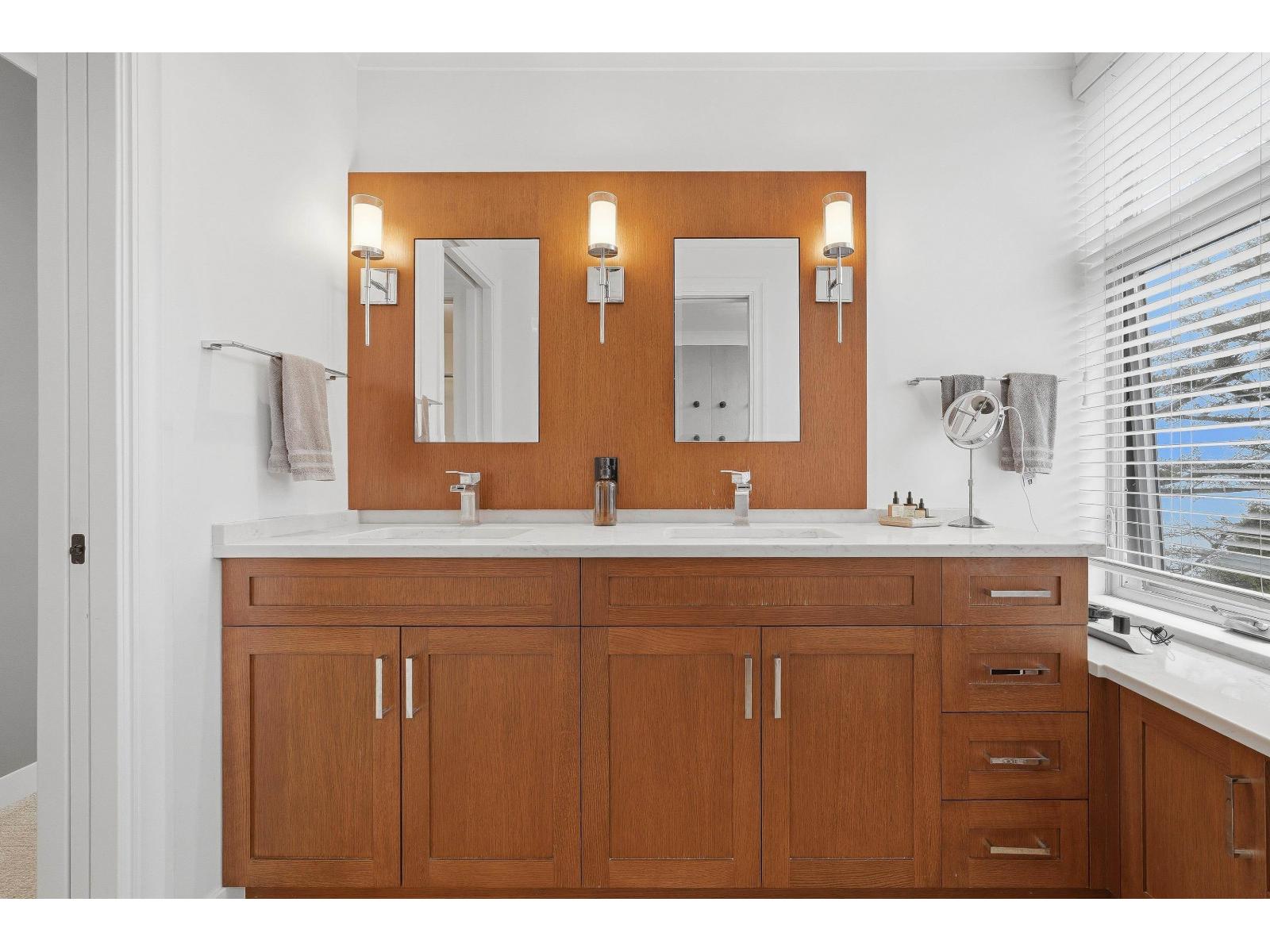 15046 BUENA VISTA AVENUE, White Rock