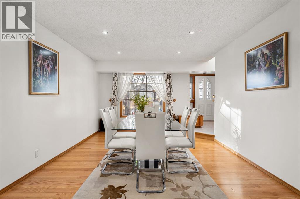 Single Family House for Sale in  Pasadena Green NE Monterey Park Calgary 