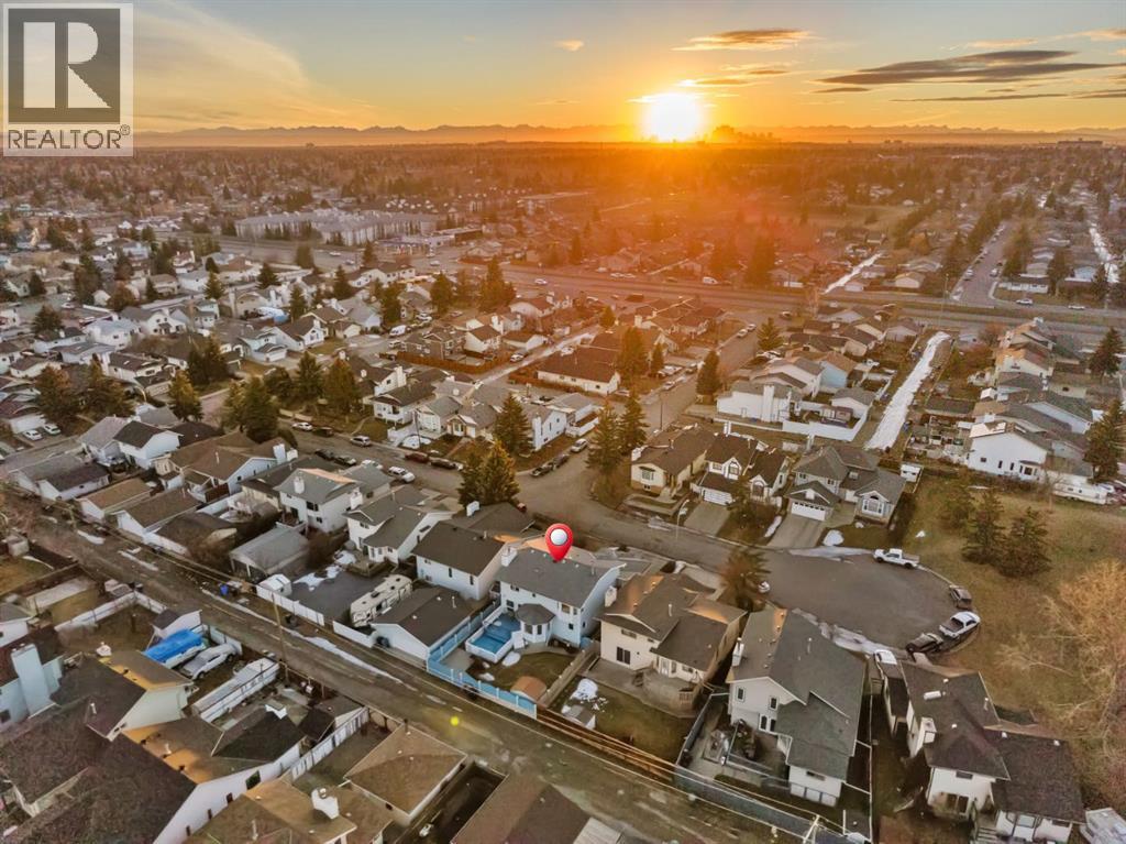 Single Family House for Sale in  Pasadena Green NE Monterey Park Calgary 