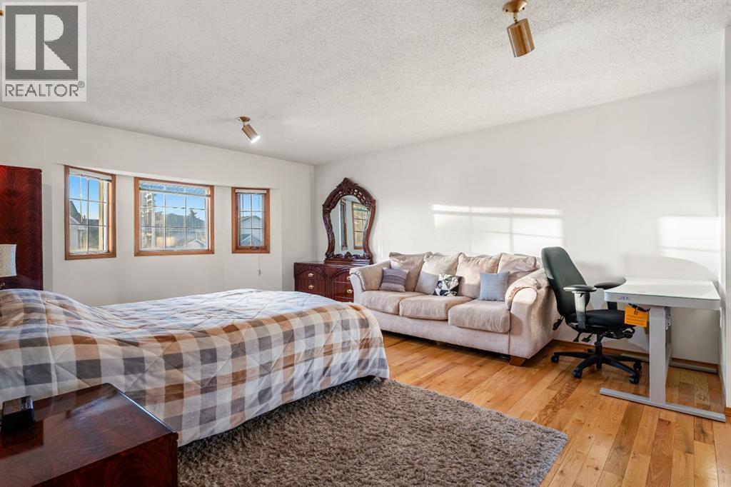 Single Family House for Sale in  Pasadena Green NE Monterey Park Calgary 