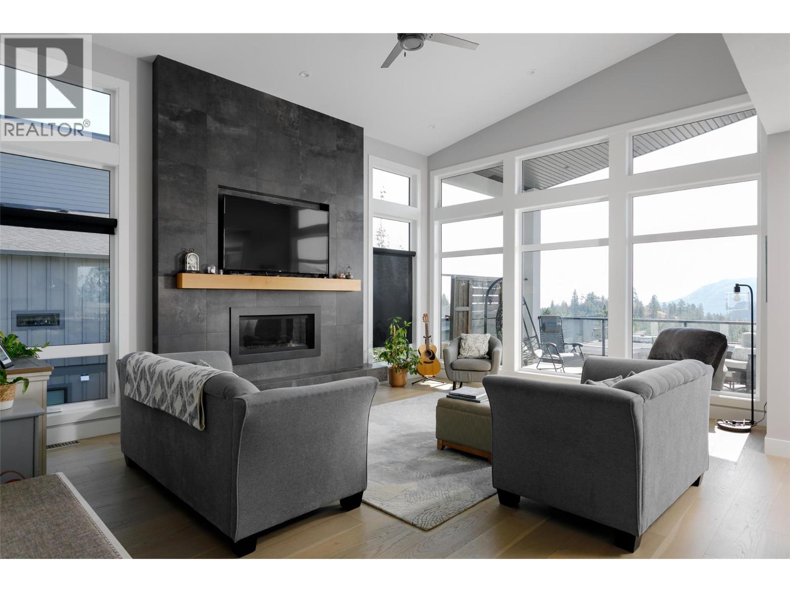  2510 Tallus Heights Lane, West Kelowna