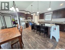 Enclosed porch - 151 2nd Avenue, Bengough, SK S0C0K0 Photo 9