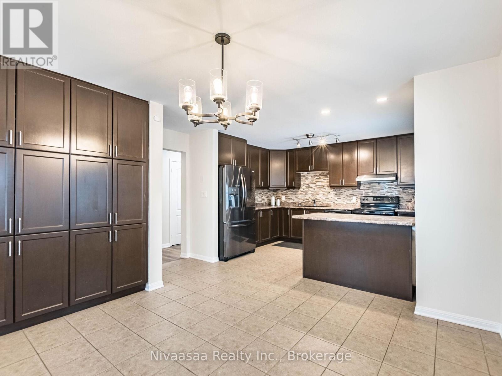 18 BETTERTON CRESCENT — photo 20