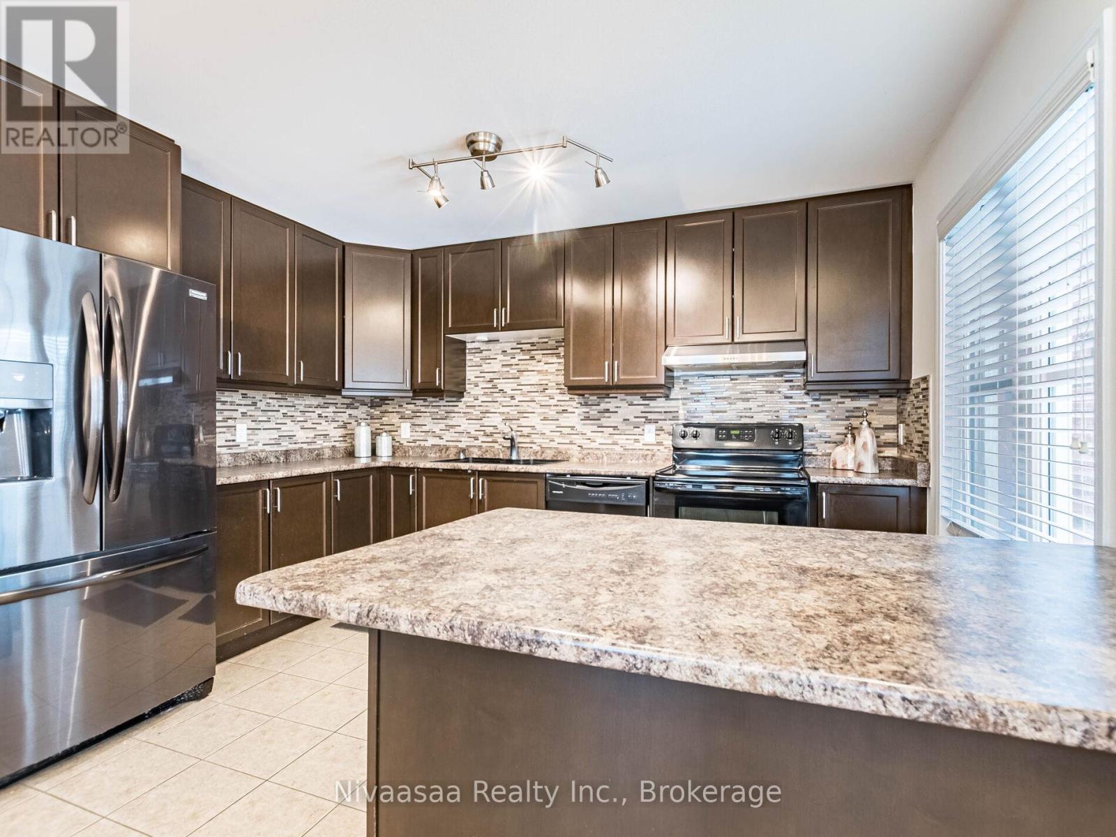 18 BETTERTON CRESCENT — photo 21