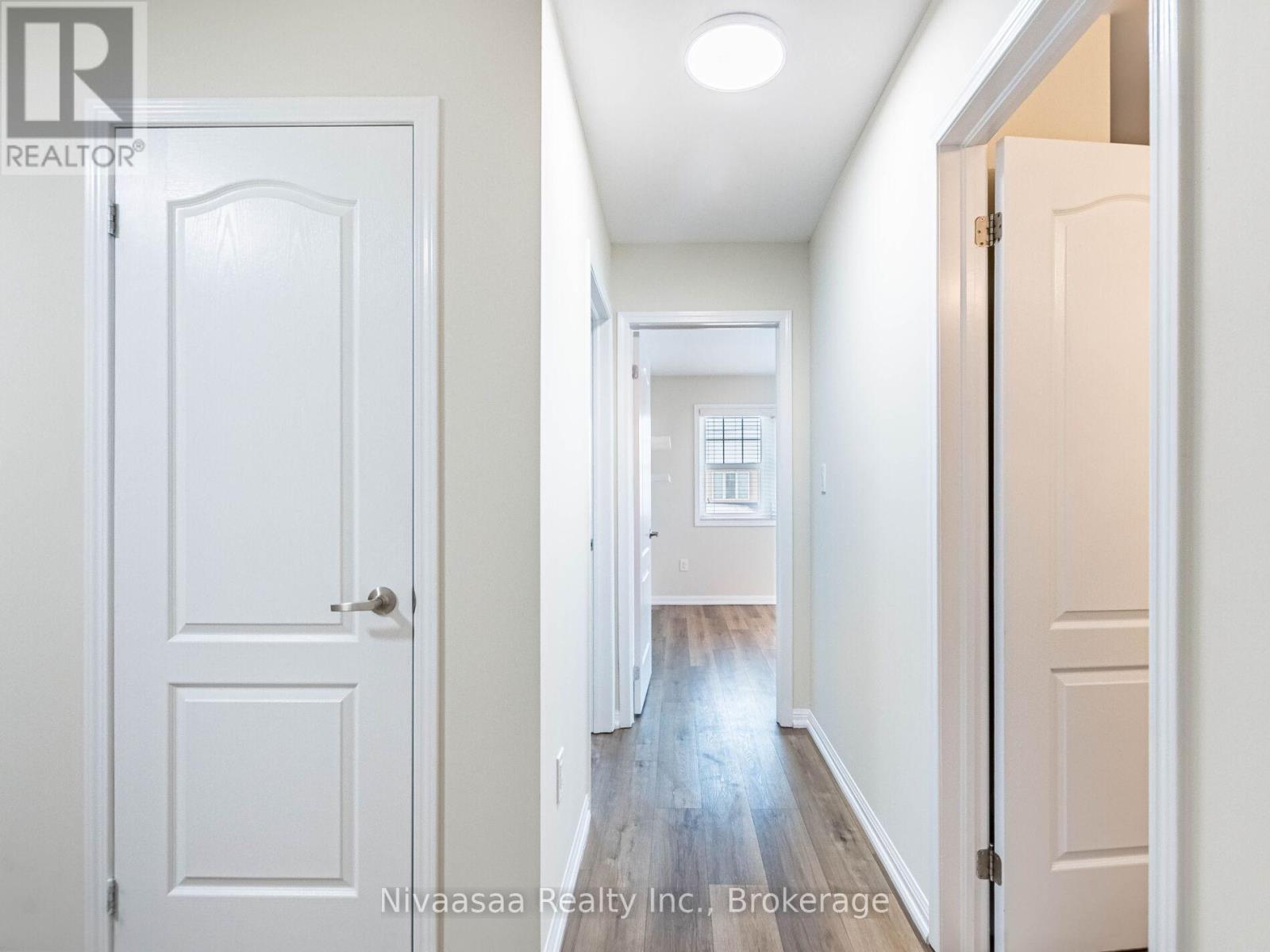 18 BETTERTON CRESCENT — photo 26