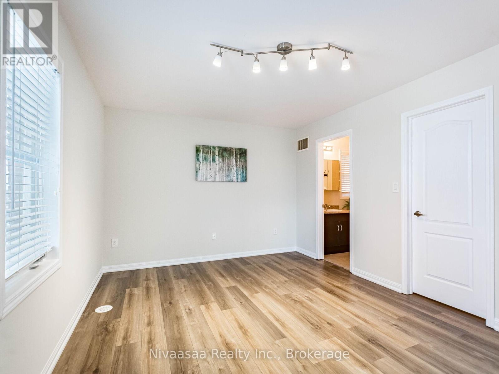 18 BETTERTON CRESCENT — photo 28