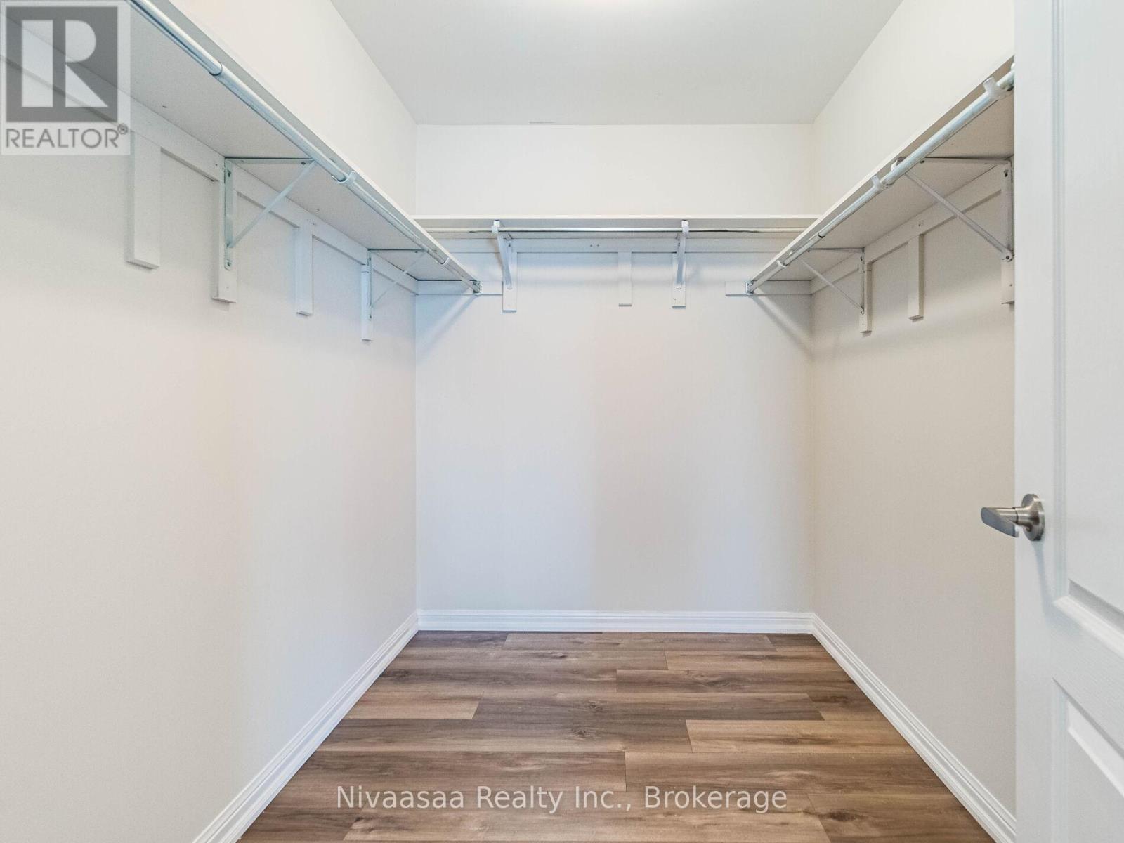 18 BETTERTON CRESCENT — photo 30