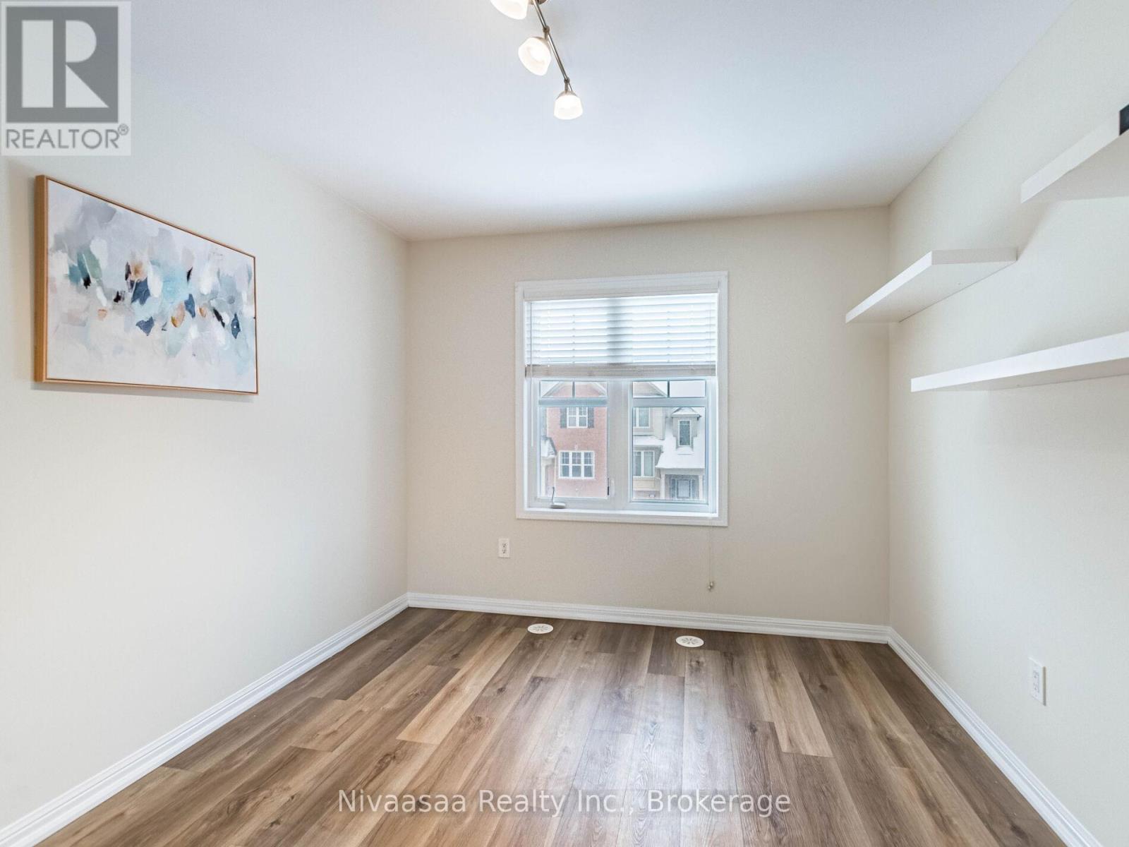 18 BETTERTON CRESCENT — photo 32