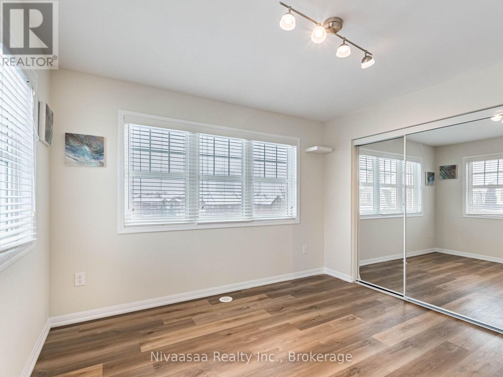 18 BETTERTON CRESCENT — photo 35