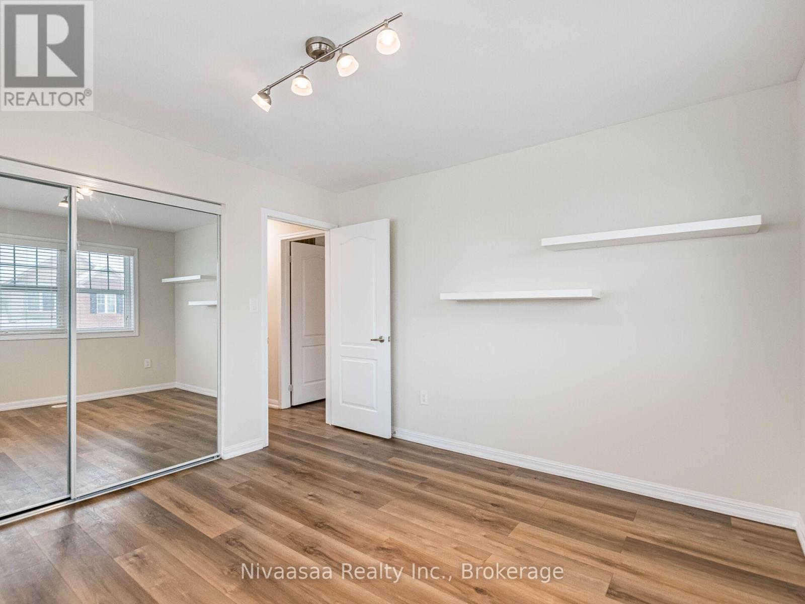 18 BETTERTON CRESCENT — photo 36