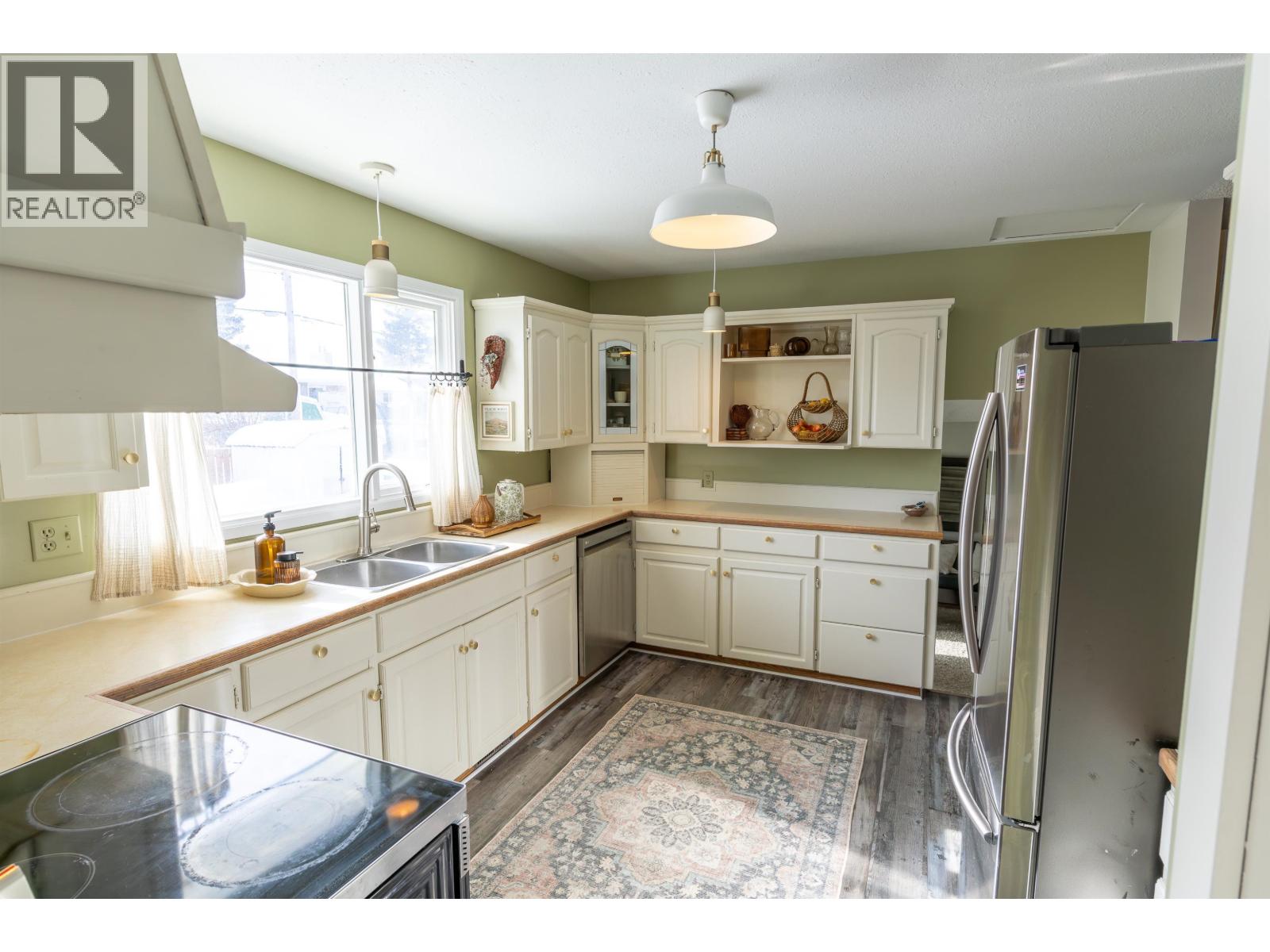 10511 113 AVENUE - Image 3