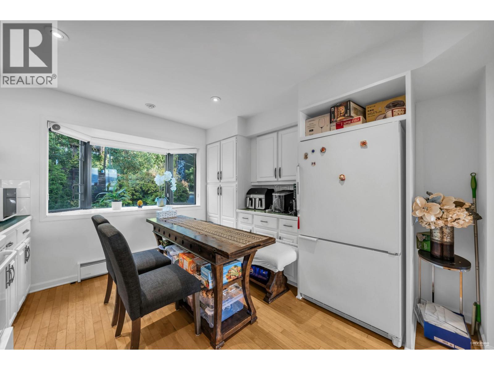 432 CROSSCREEK ROAD, Lions Bay