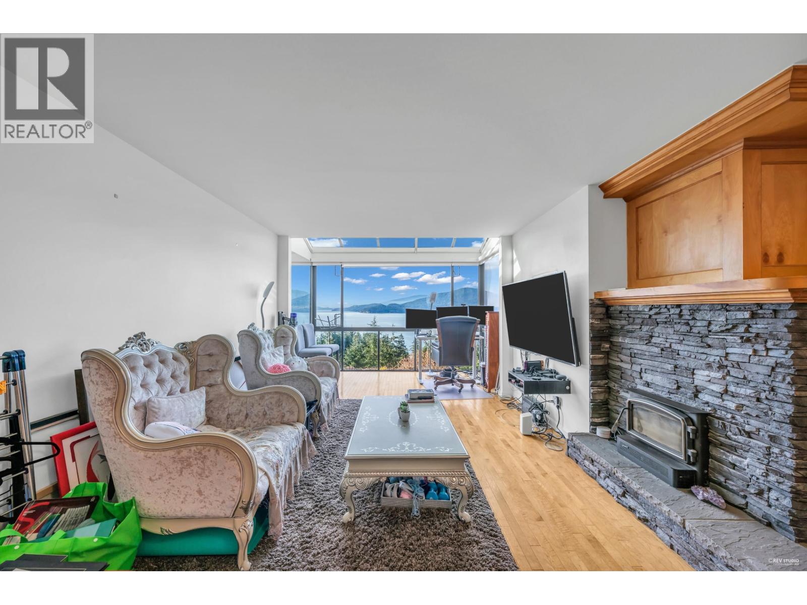 432 CROSSCREEK ROAD, Lions Bay