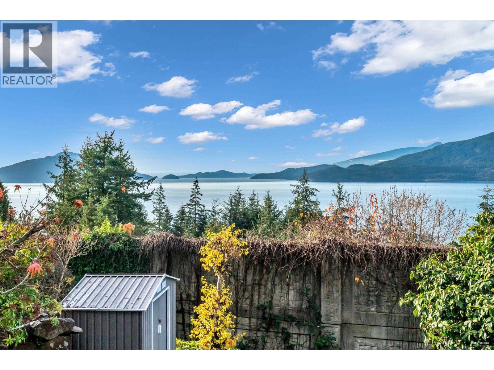 432 CROSSCREEK ROAD, Lions Bay