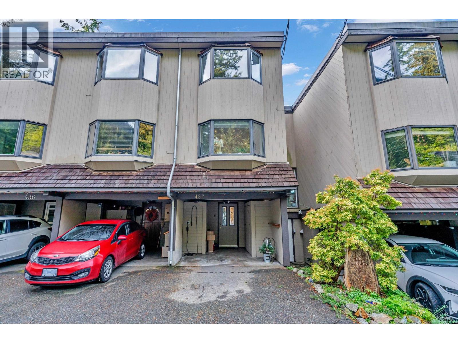 432 CROSSCREEK ROAD, Lions Bay