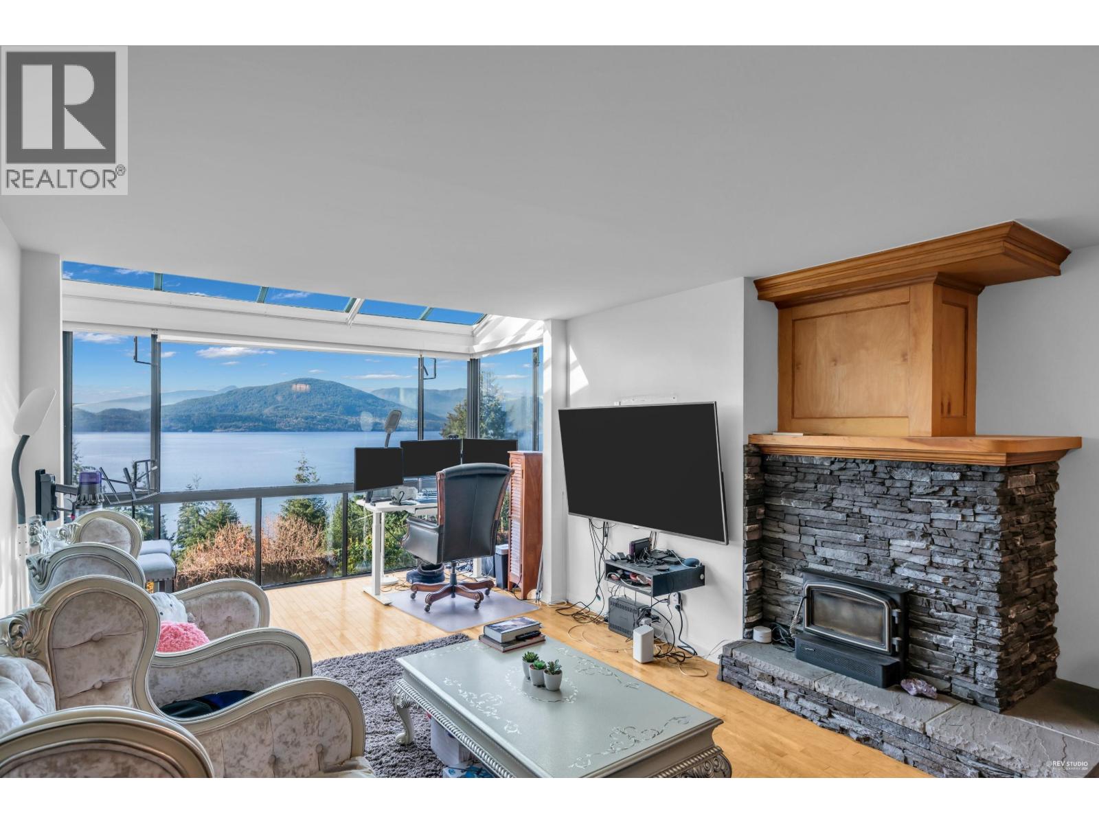 432 CROSSCREEK ROAD, Lions Bay