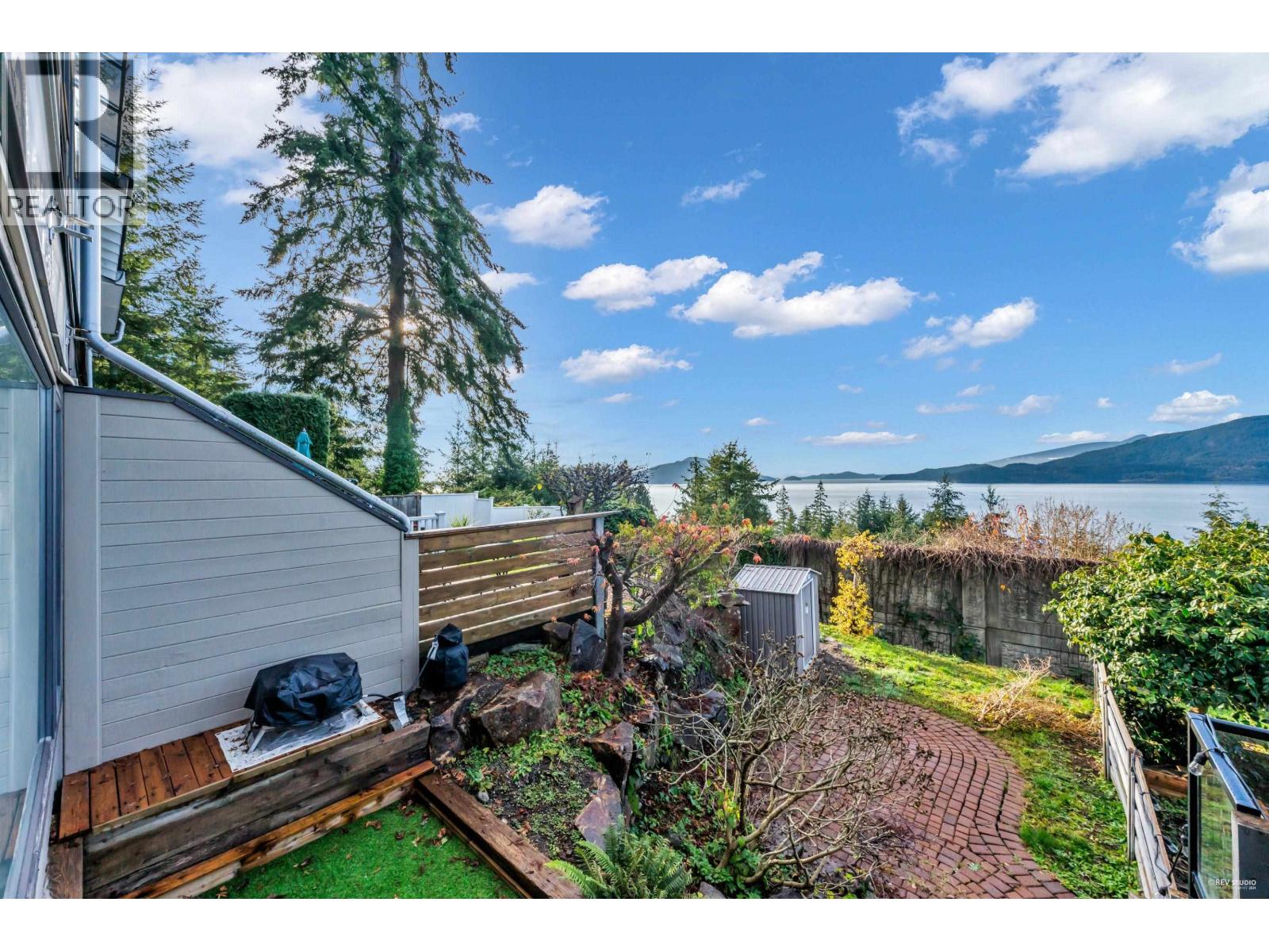 432 CROSSCREEK ROAD, Lions Bay