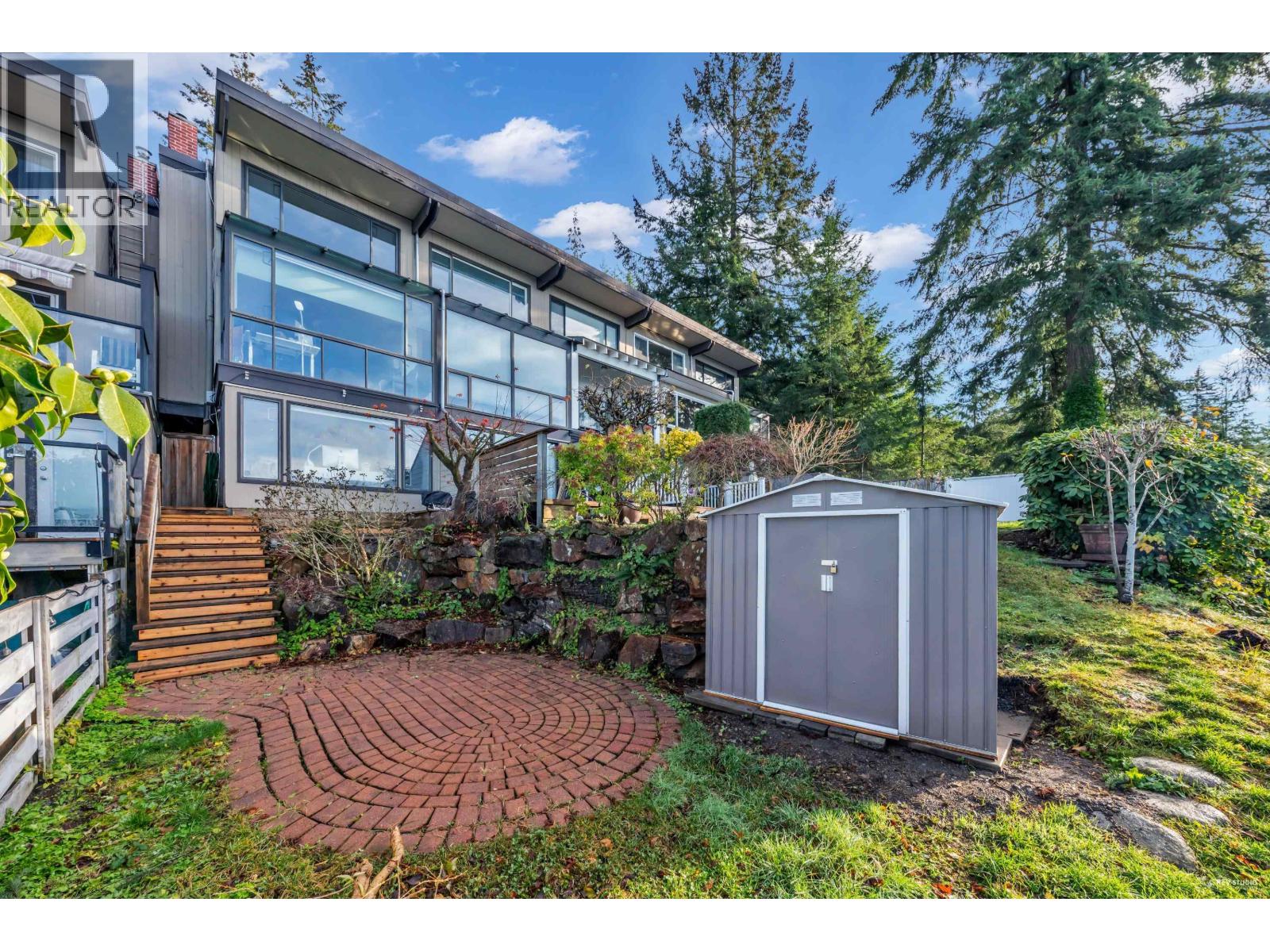 432 CROSSCREEK ROAD, Lions Bay