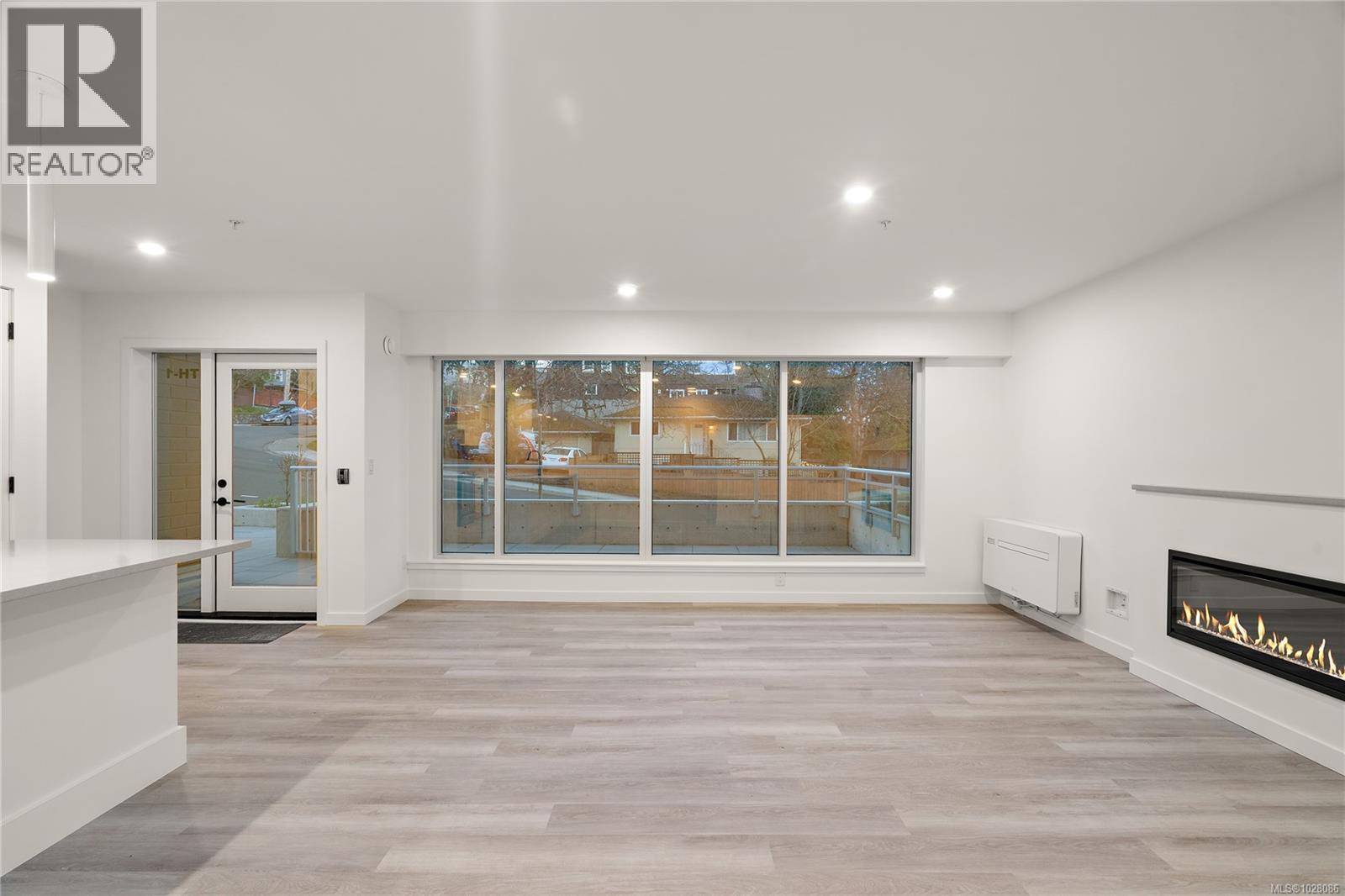 TH1 1102 Esquimalt Road, Esquimalt