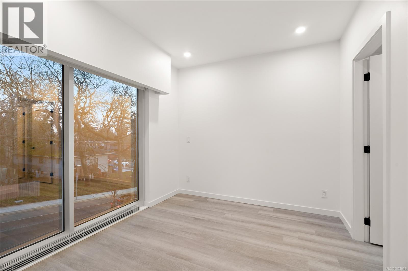 TH1 1102 Esquimalt Road, Esquimalt