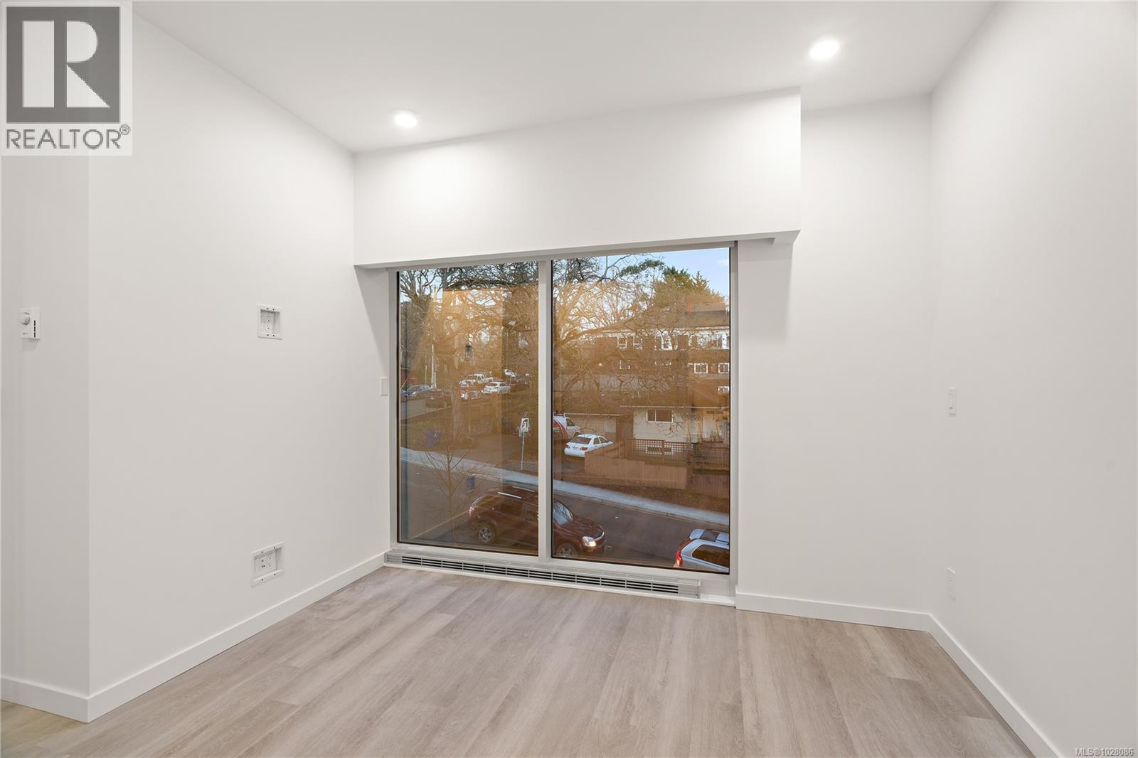 TH1 1102 Esquimalt Road, Esquimalt