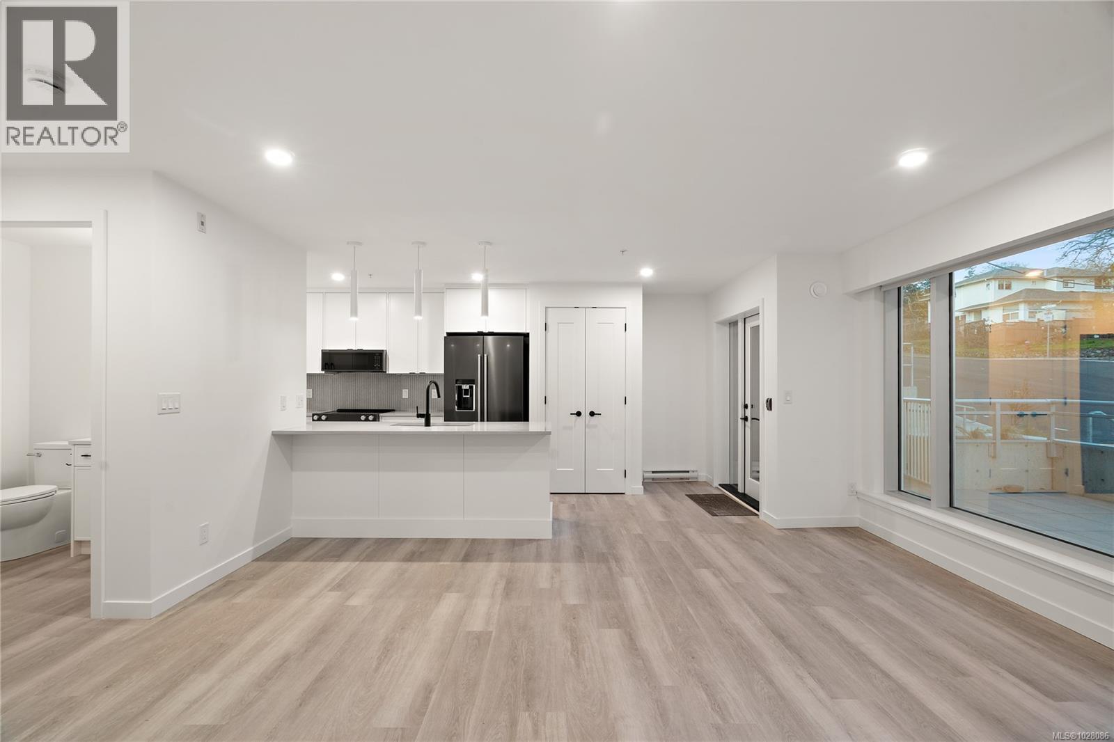 TH1 1102 Esquimalt Road, Esquimalt