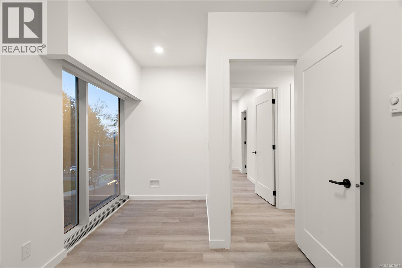 TH1 1102 Esquimalt Road, Esquimalt