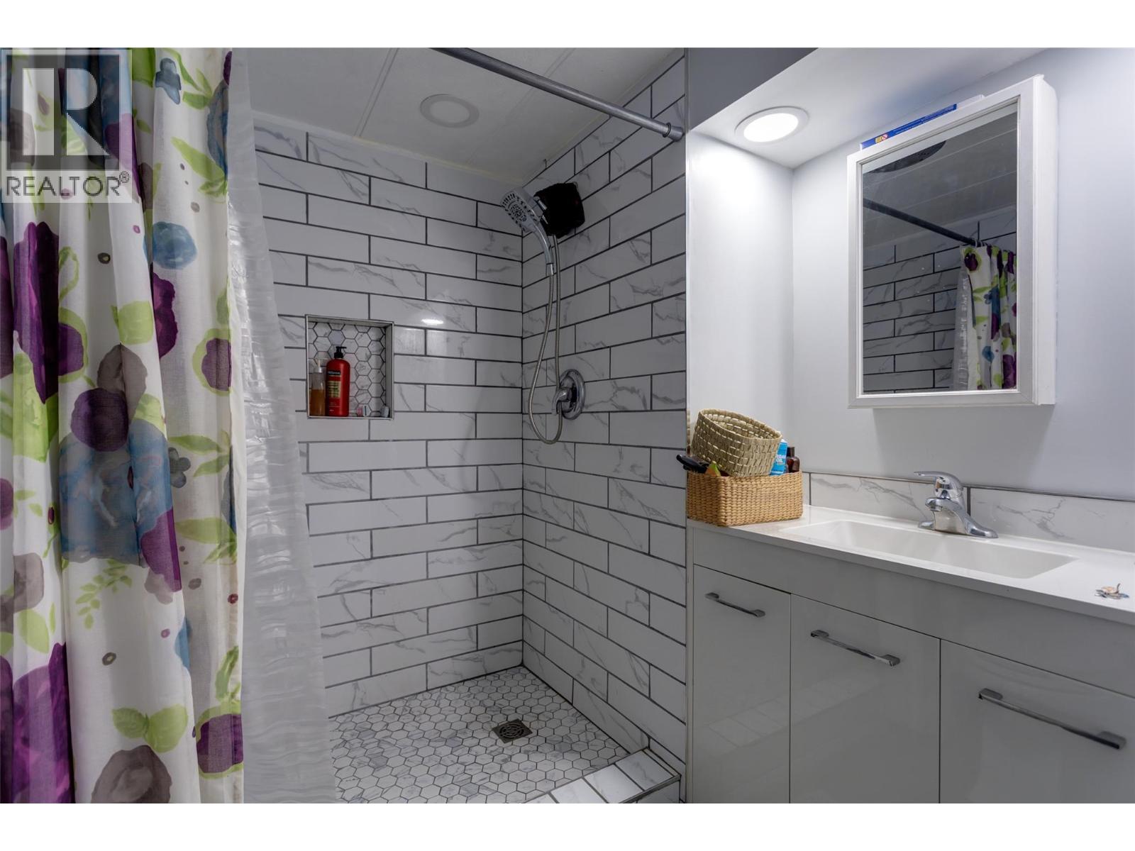 12022 Pretty Road Unit# 6, Lake Country