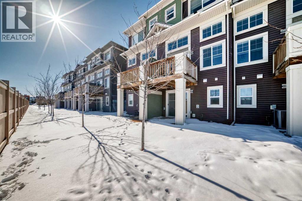 Single Family House 5 Level for Sale in  Sage Hill Grove NW Sage Hill Calgary 