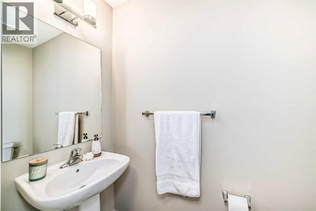 Single Family House 5 Level for Sale in  Sage Hill Grove NW Sage Hill Calgary 