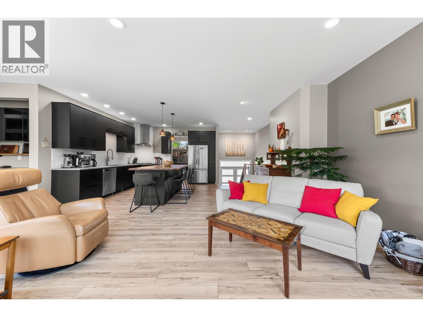  617 2ND Avenue, Keremeos