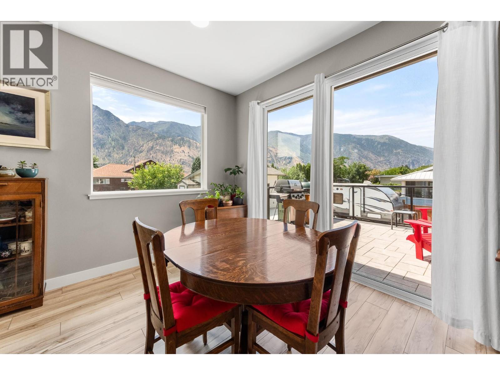  617 2ND Avenue, Keremeos