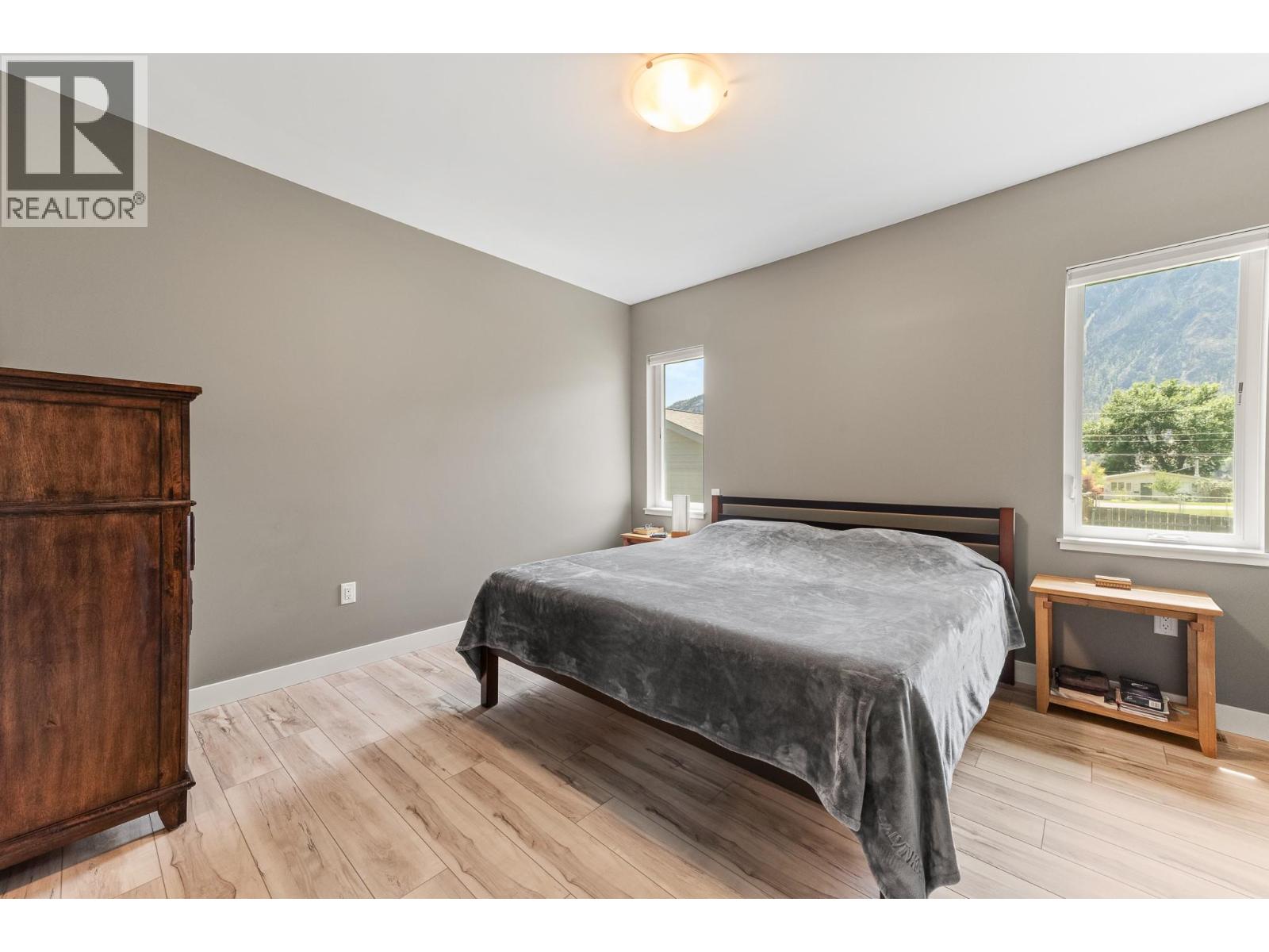  617 2ND Avenue, Keremeos