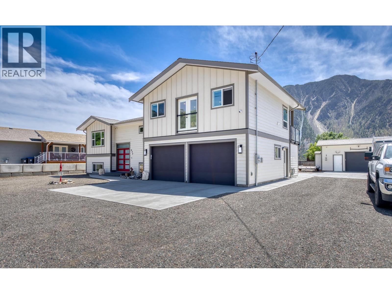  617 2ND Avenue, Keremeos