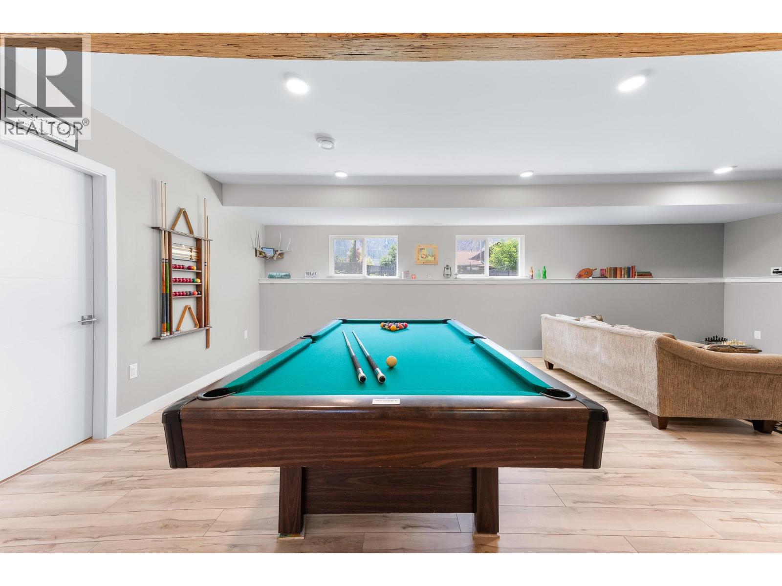  617 2ND Avenue, Keremeos