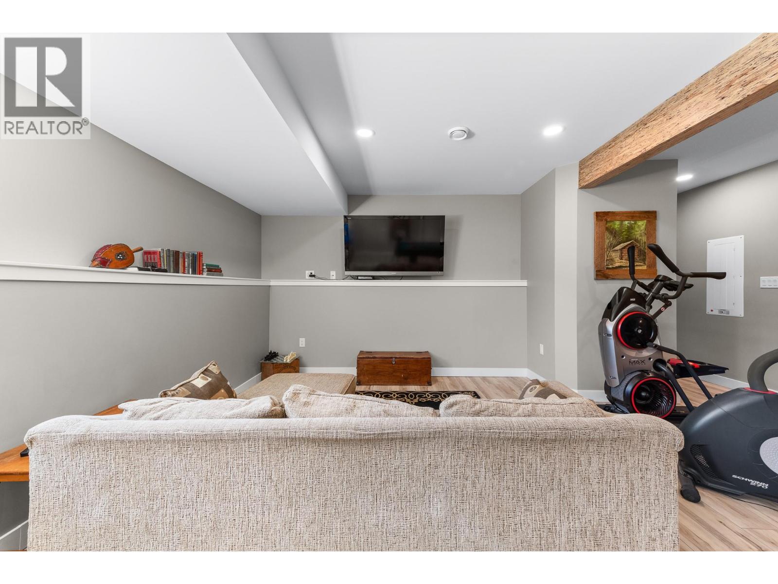  617 2ND Avenue, Keremeos