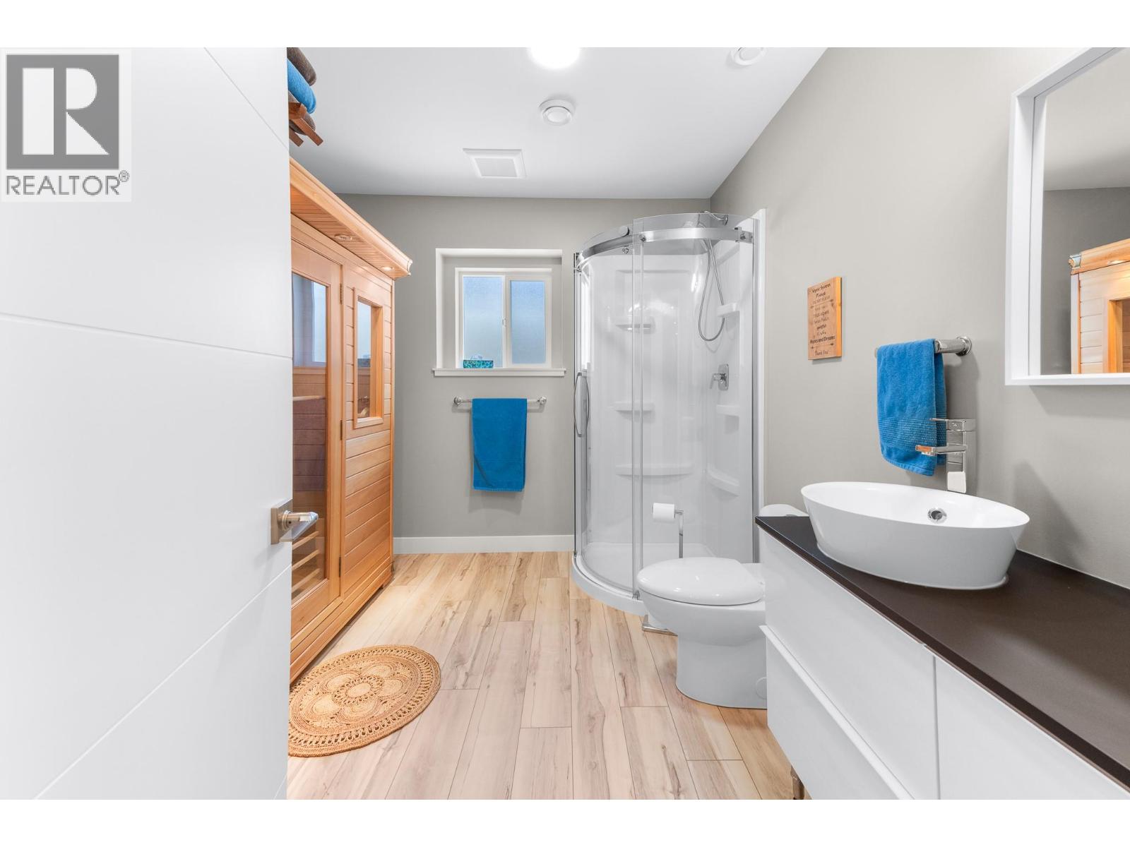  617 2ND Avenue, Keremeos