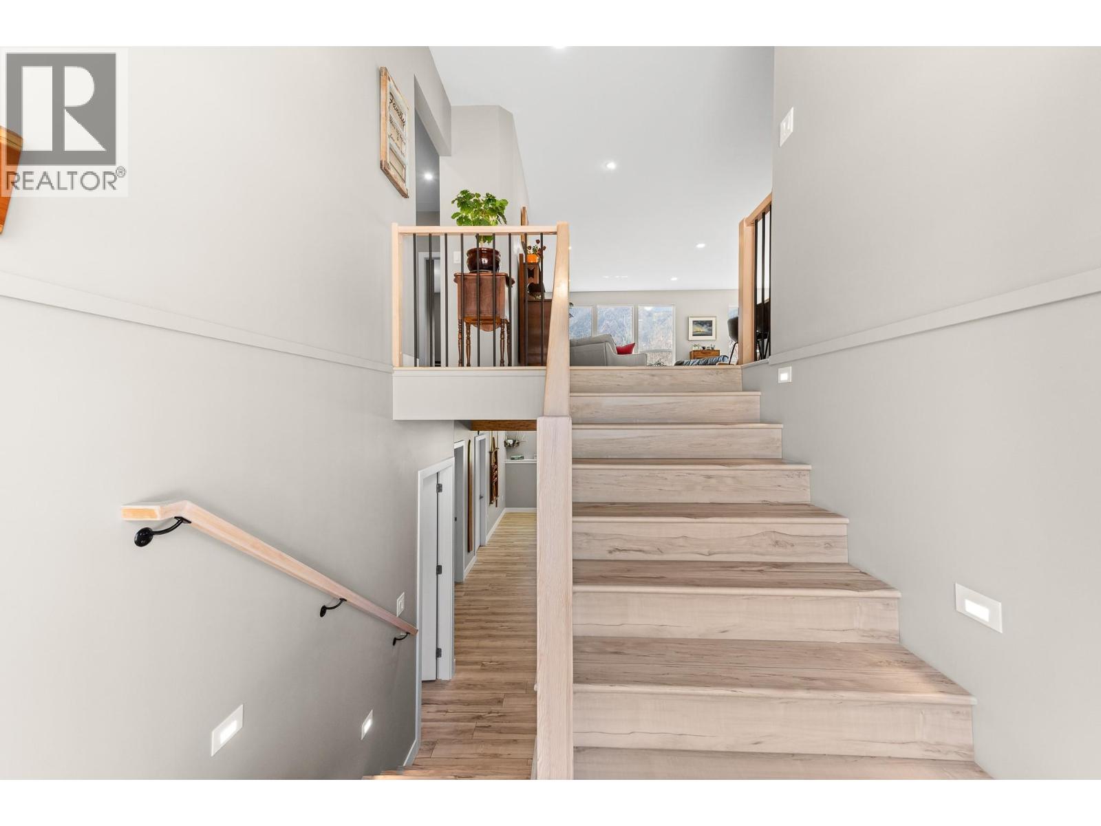  617 2ND Avenue, Keremeos