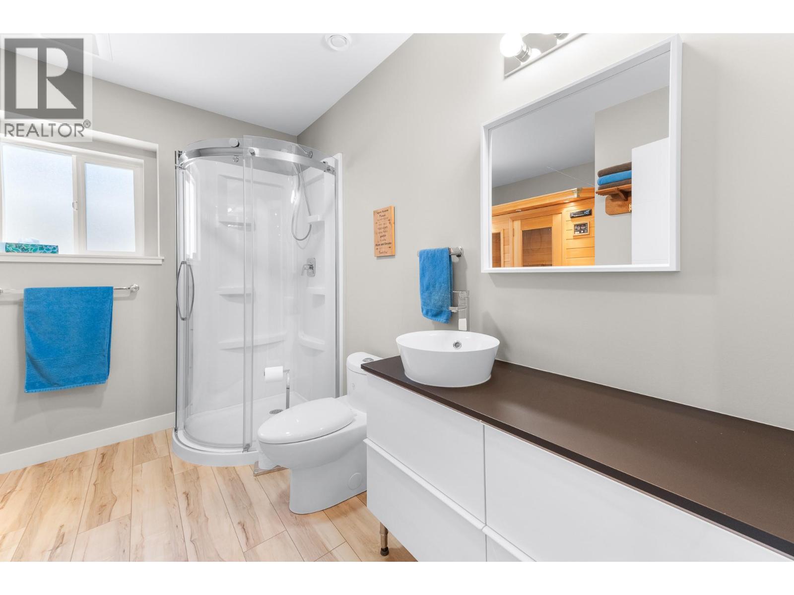  617 2ND Avenue, Keremeos