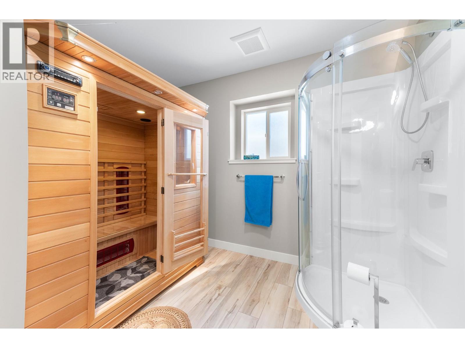  617 2ND Avenue, Keremeos