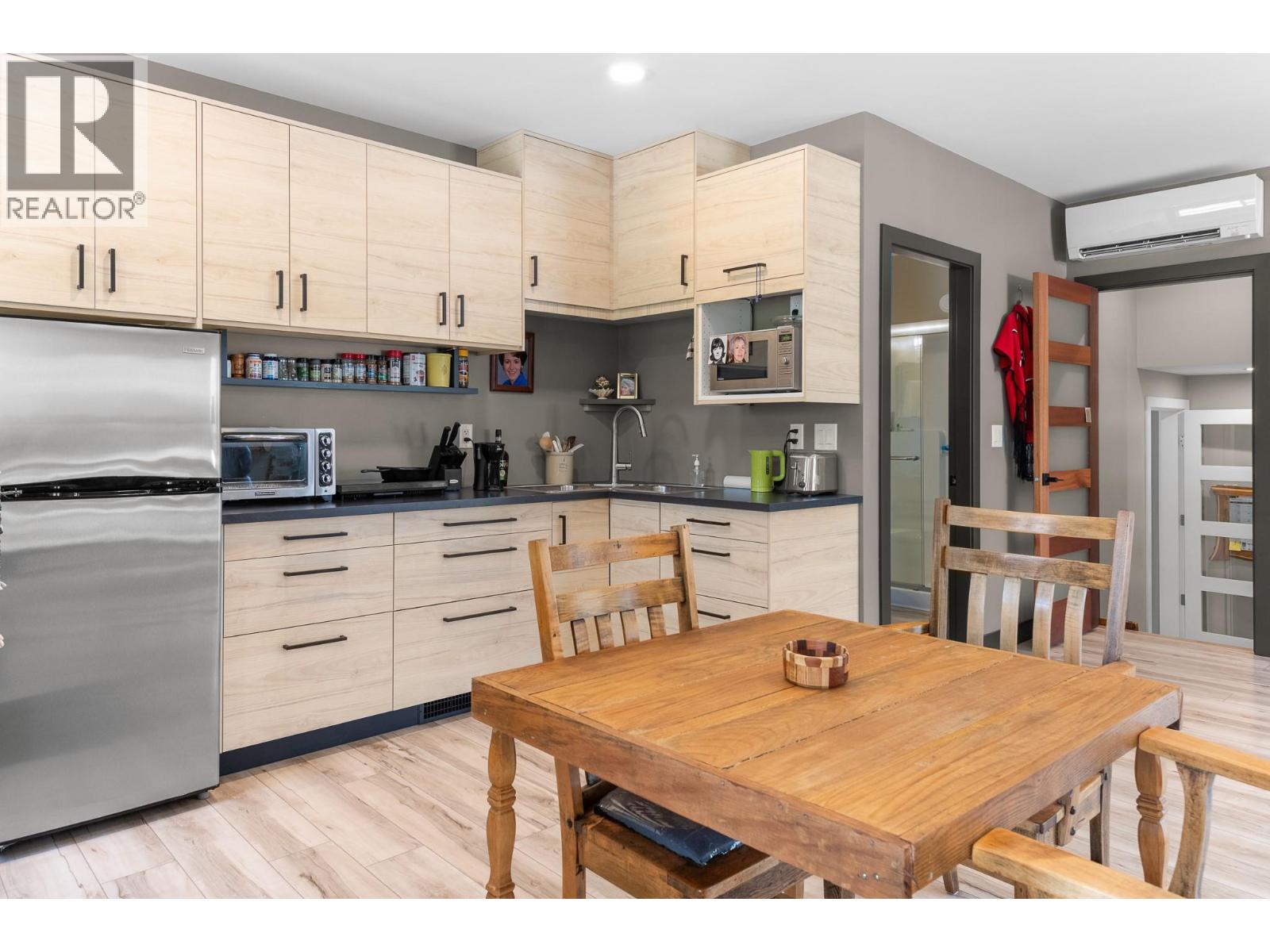  617 2ND Avenue, Keremeos