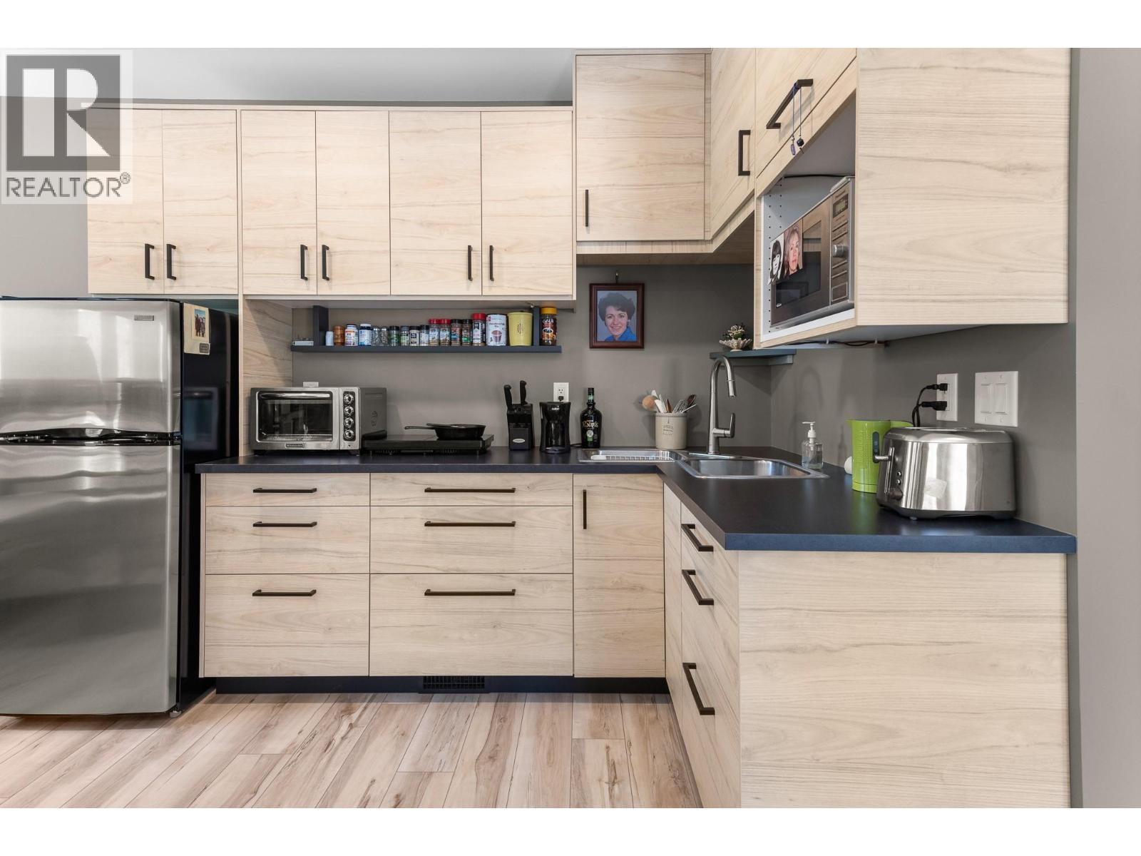  617 2ND Avenue, Keremeos