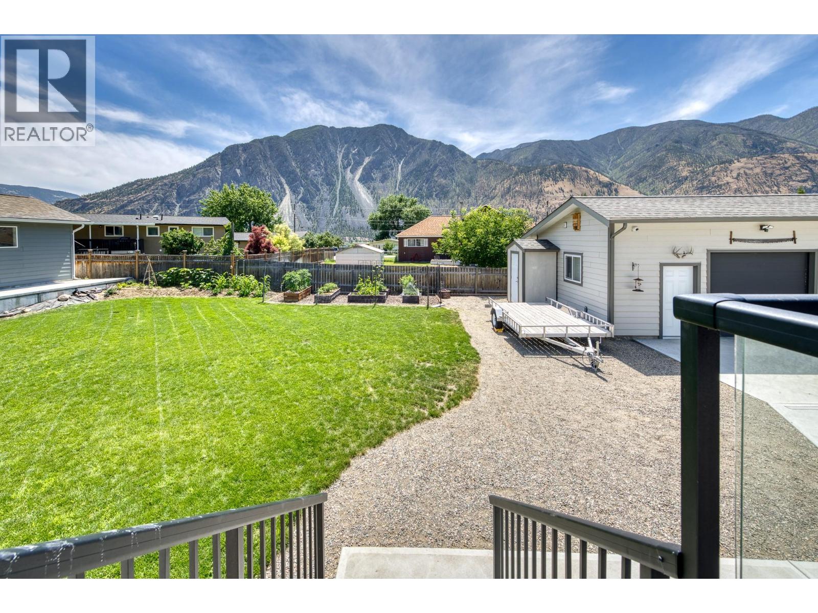  617 2ND Avenue, Keremeos