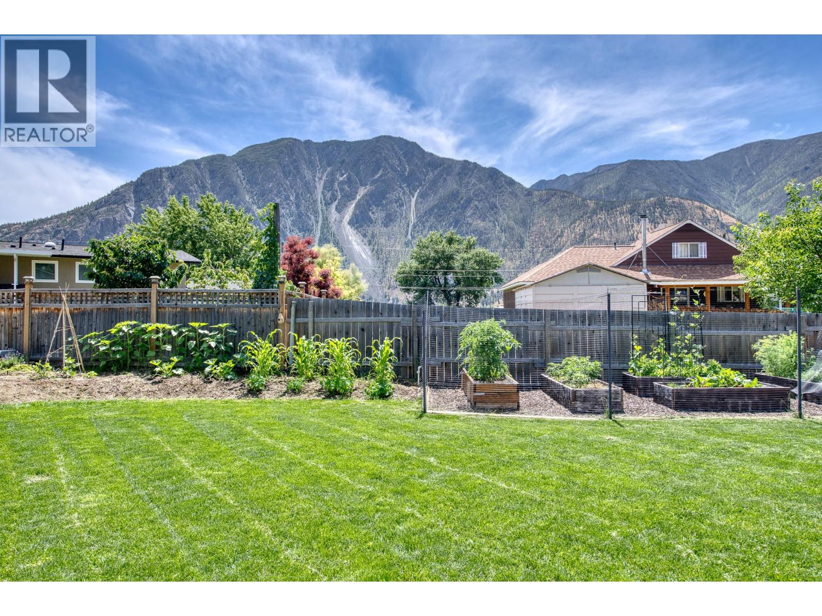  617 2ND Avenue, Keremeos