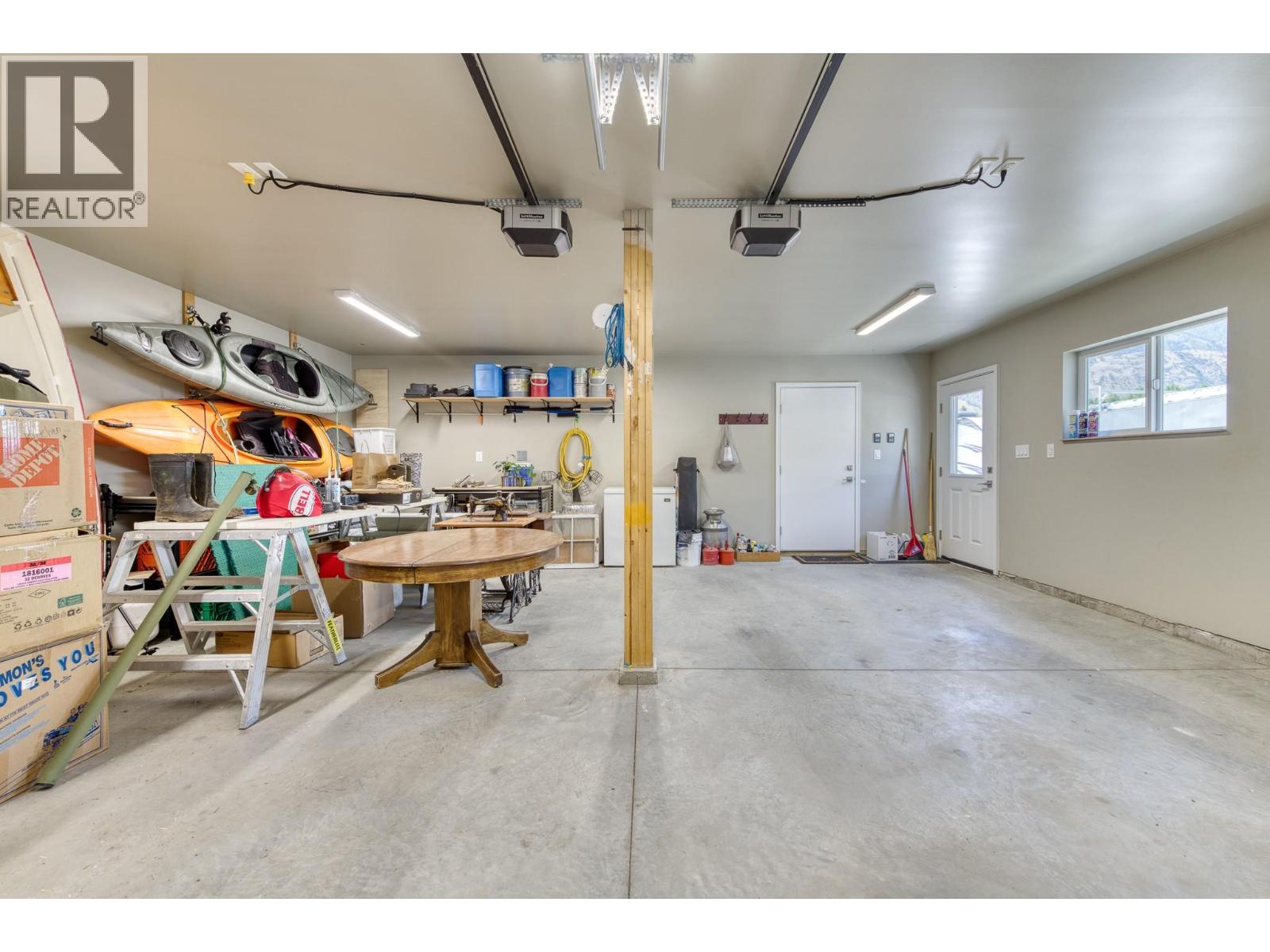  617 2ND Avenue, Keremeos