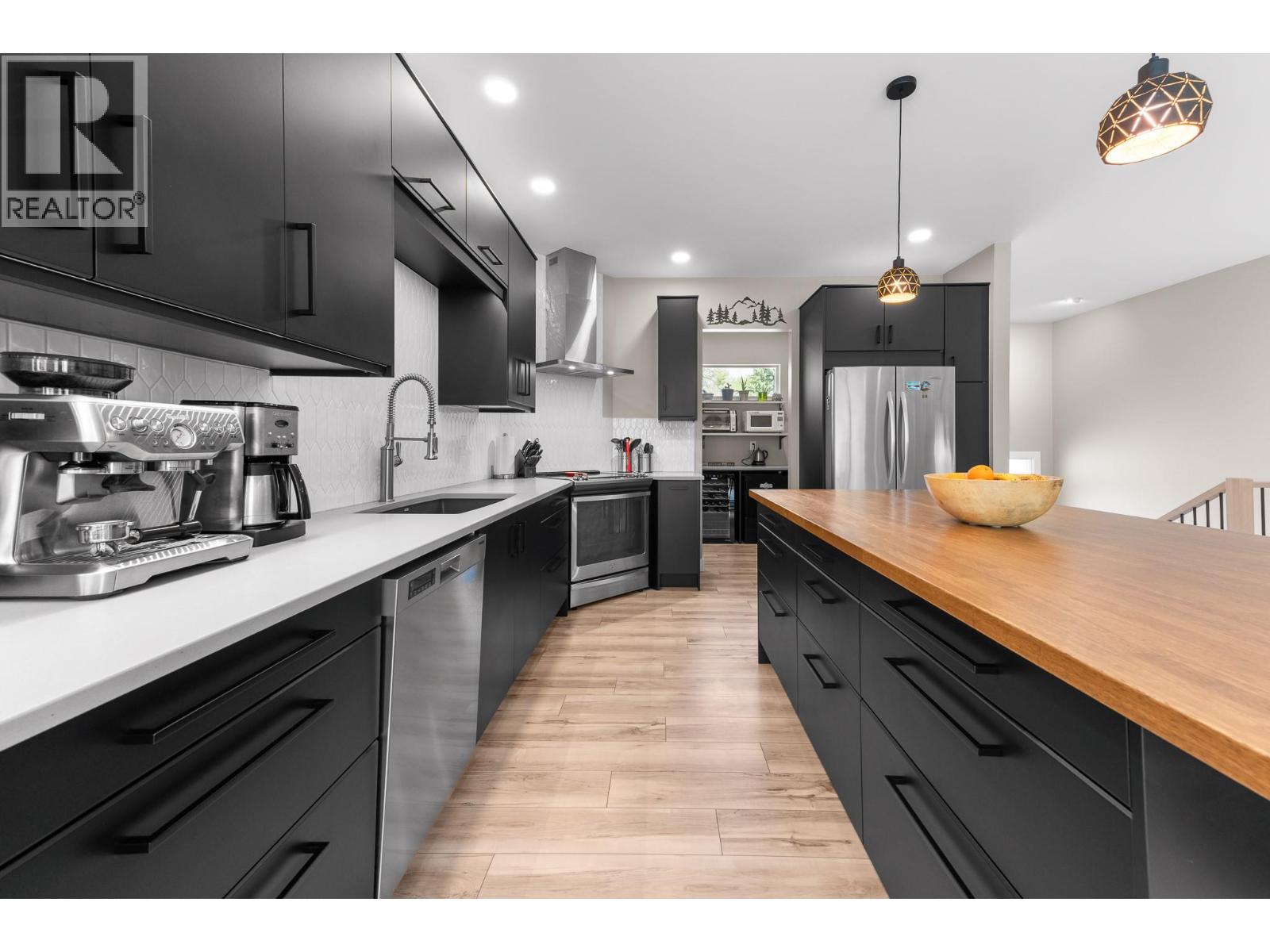  617 2ND Avenue, Keremeos