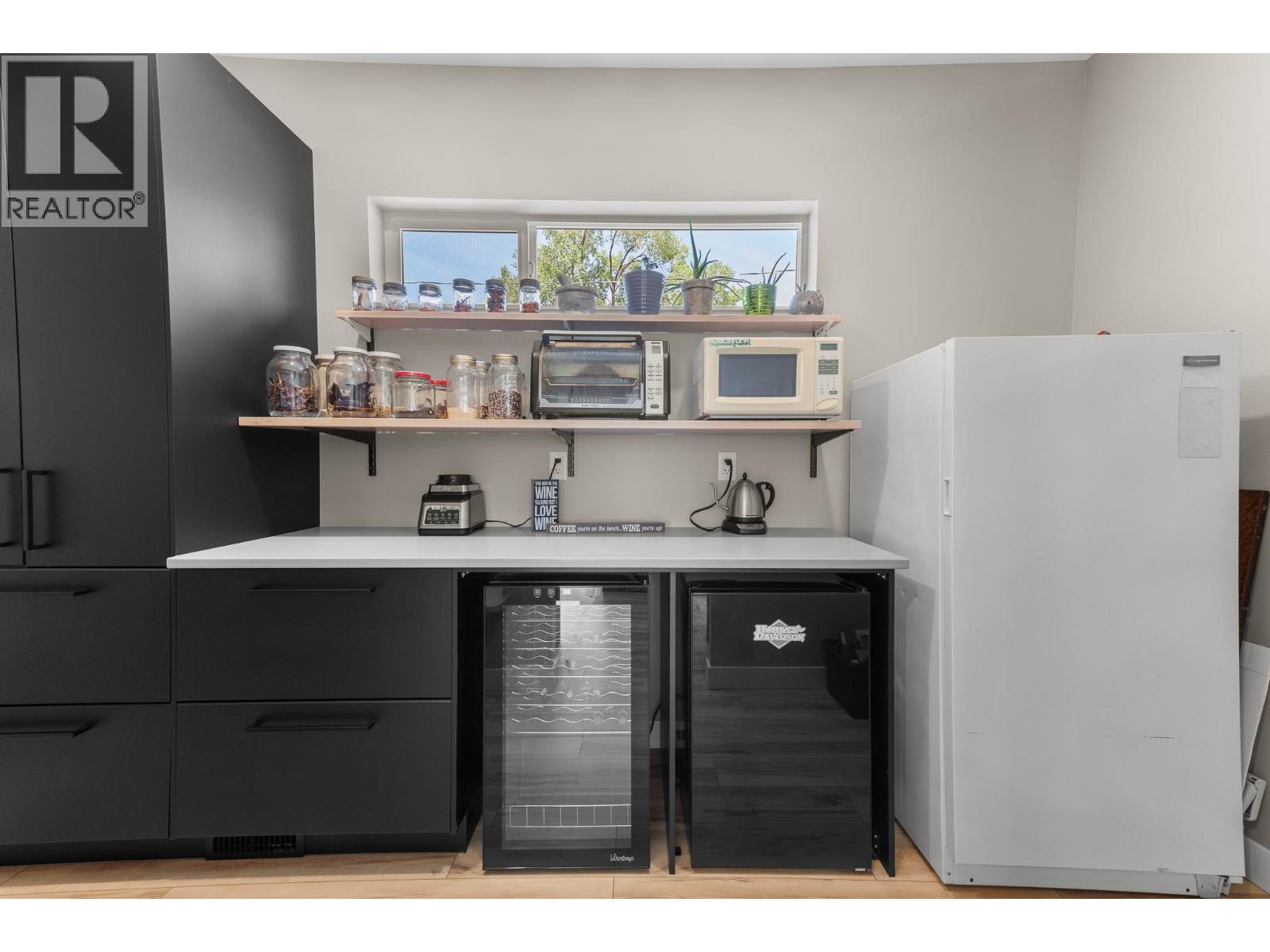  617 2ND Avenue, Keremeos