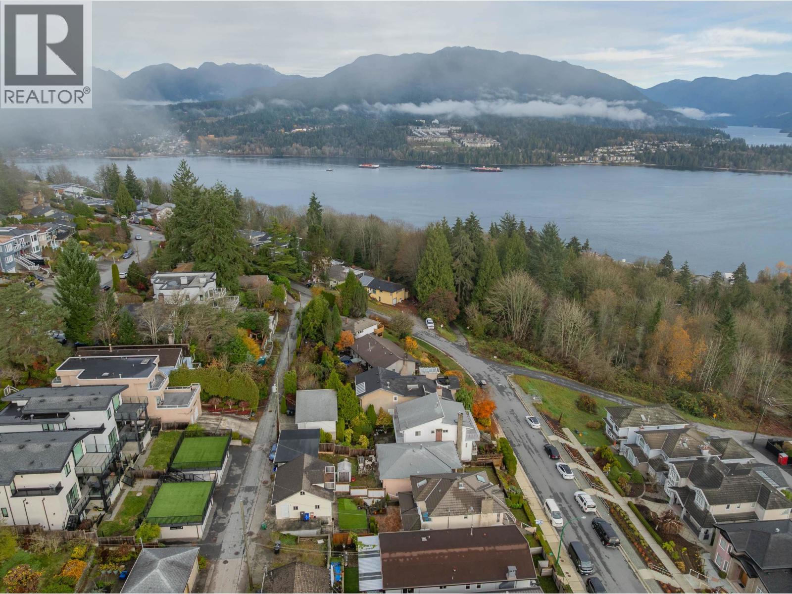 211 N WARWICK AVENUE, Burnaby