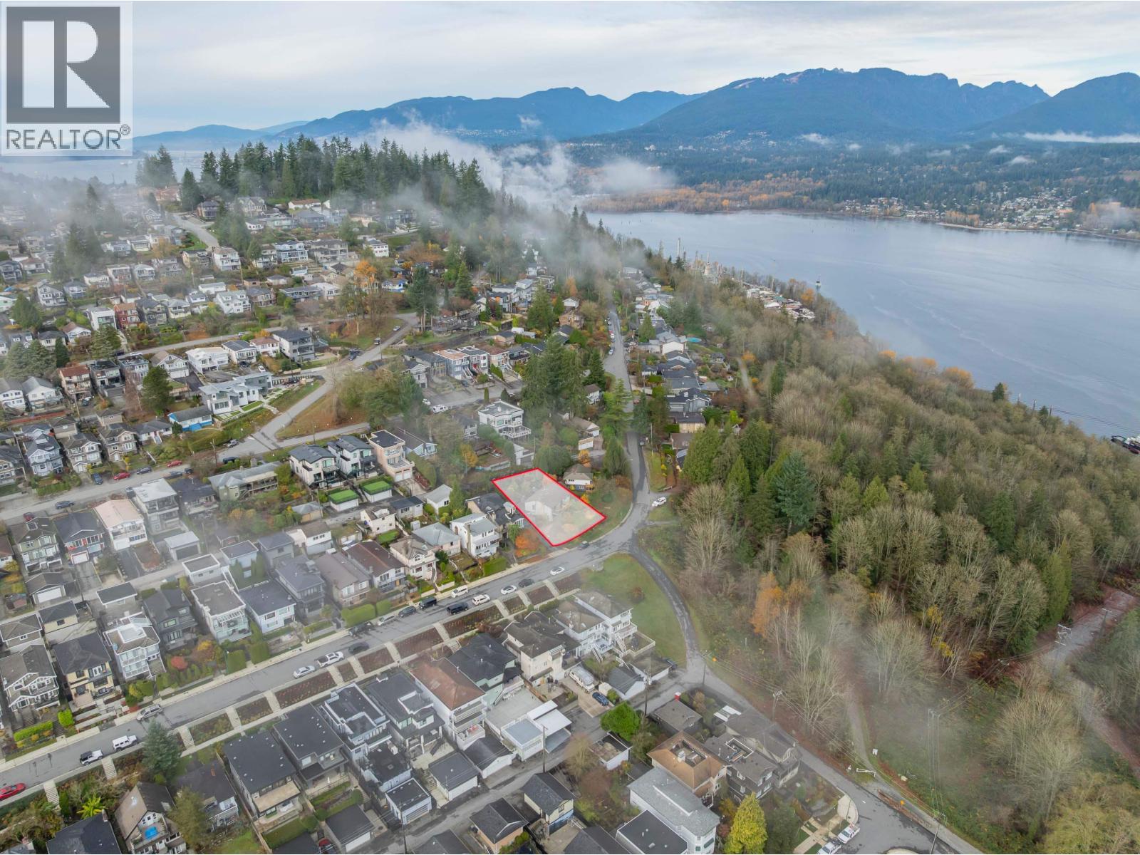 211 N WARWICK AVENUE, Burnaby